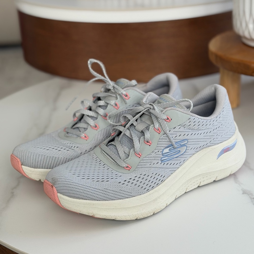 Women's Skechers Arch Fit 2.0 - Big League in LIGHT GREY/MULTI